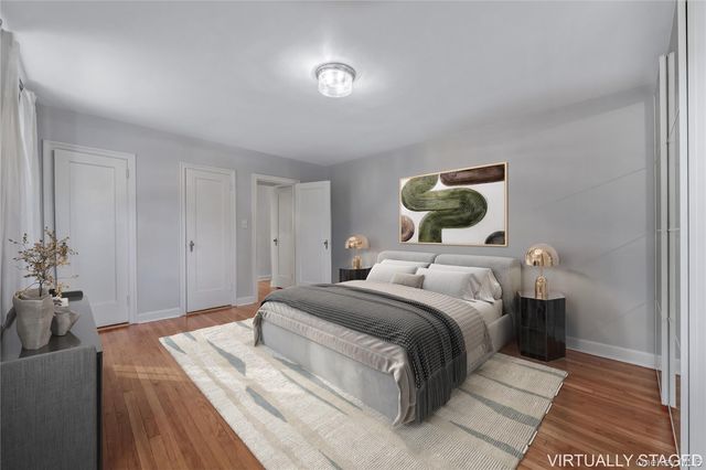 90 Knightsbridge Road 3N, Great Neck, NY 11021