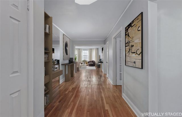 90 Knightsbridge Road 3N, Great Neck, NY 11021