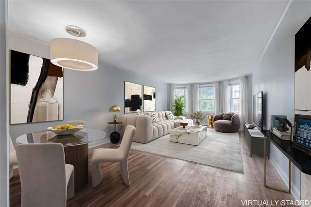 90 Knightsbridge Road 3N, Great Neck, NY 11021