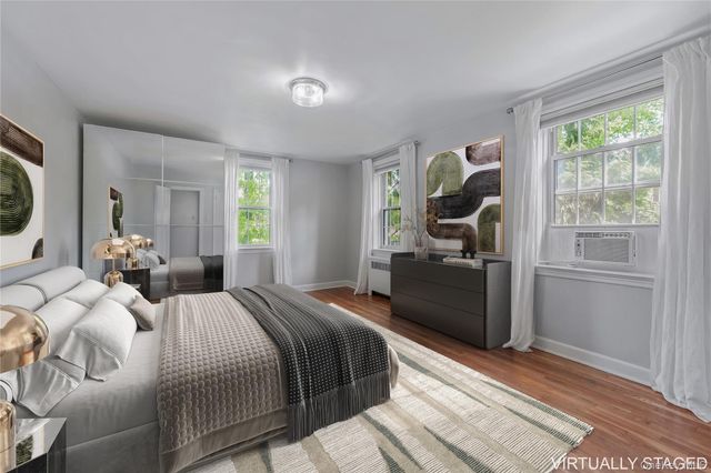 90 Knightsbridge Road 3N, Great Neck, NY 11021