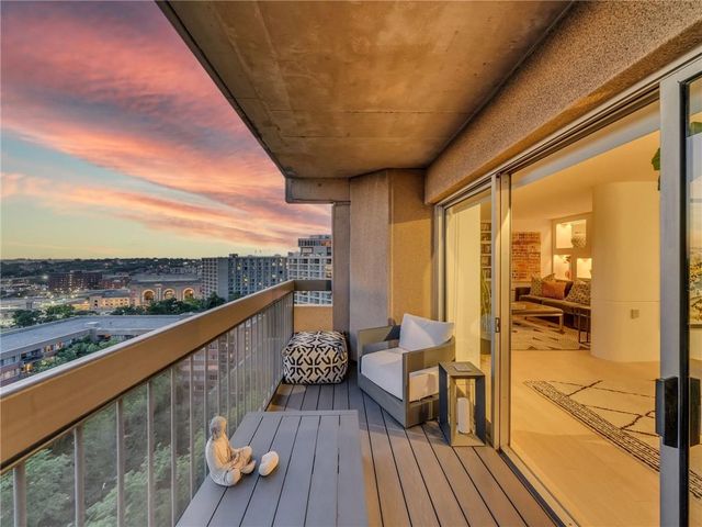 2510 Grand Boulevard 1702-03, Kansas City, MO 64108