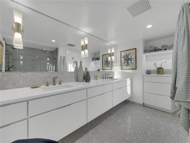 2510 Grand Boulevard 1702-03, Kansas City, MO 64108