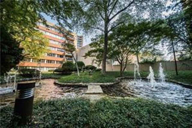 2510 Grand Boulevard 1702-03, Kansas City, MO 64108