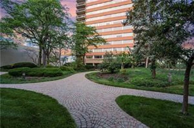 2510 Grand Boulevard 1702-03, Kansas City, MO 64108