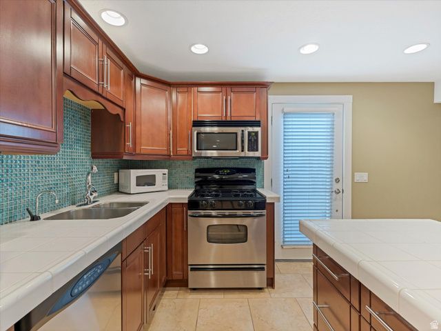 3376 E MAGIC VIEW DR, Cottonwood Heights, UT 84121