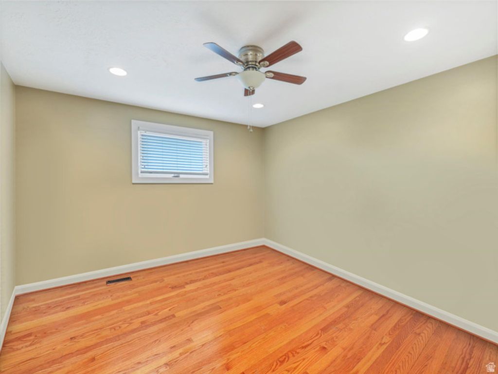 Image 18 of property listing at 3376 E MAGIC VIEW DR, Cottonwood Heights, UT 84121