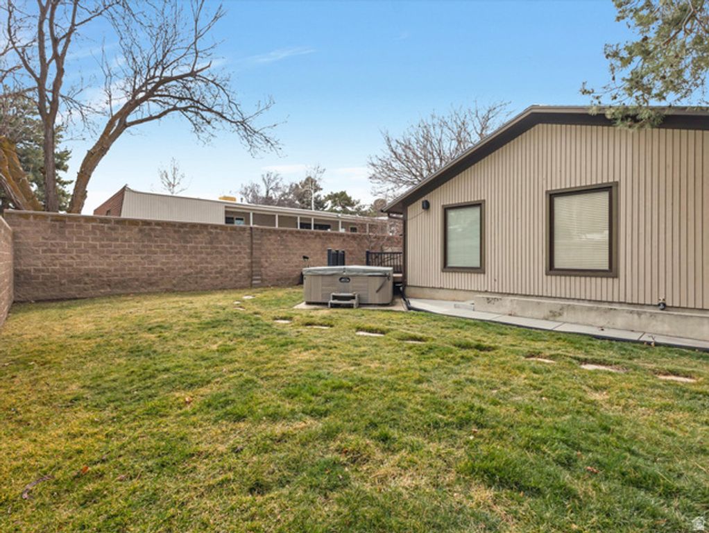 Image 27 of property listing at 3376 E MAGIC VIEW DR, Cottonwood Heights, UT 84121