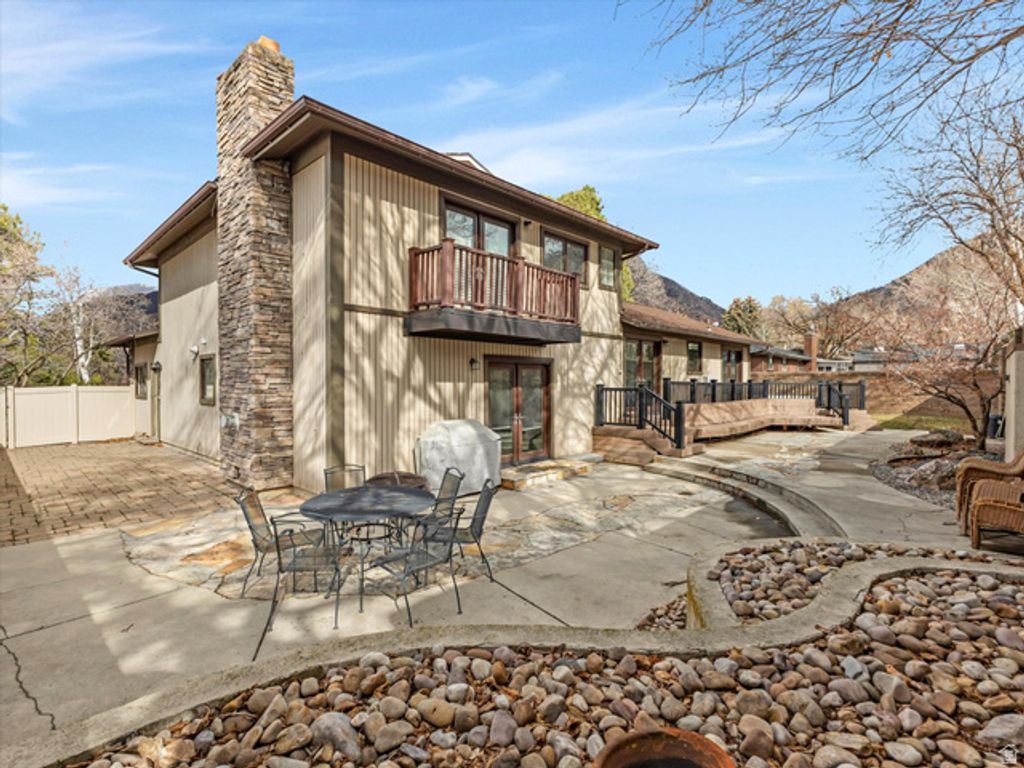 Image 28 of property listing at 3376 E MAGIC VIEW DR, Cottonwood Heights, UT 84121