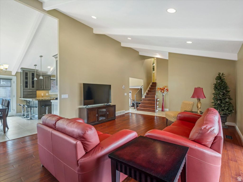 Image 7 of property listing at 3376 E MAGIC VIEW DR, Cottonwood Heights, UT 84121