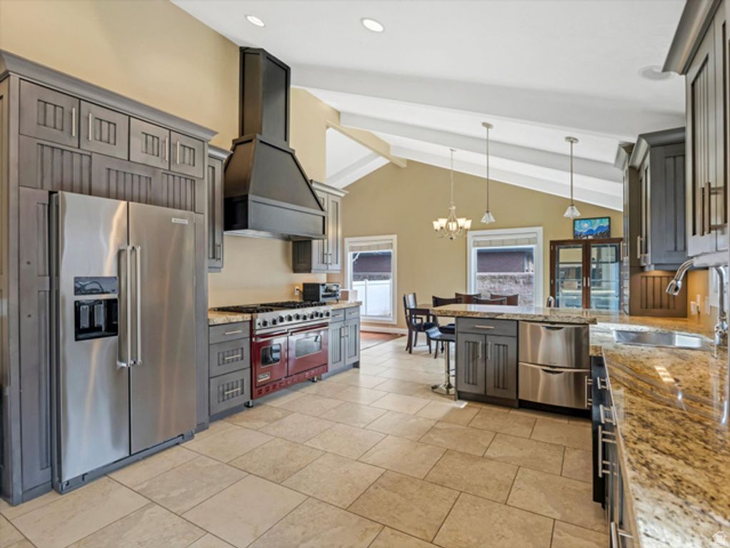 Image 9 of property listing at 3376 E MAGIC VIEW DR, Cottonwood Heights, UT 84121