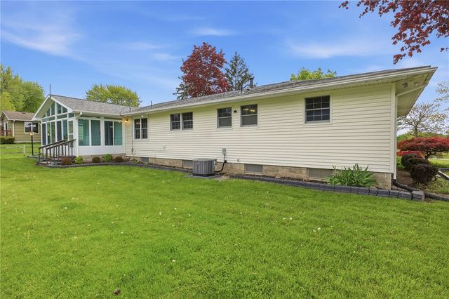 10 Fox Chapel Road, Henrietta, NY 14534