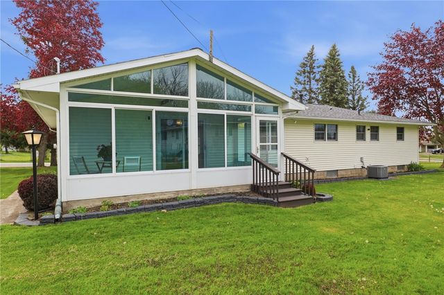 10 Fox Chapel Road, Henrietta, NY 14534