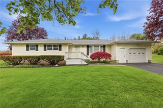 10 Fox Chapel Road, Henrietta, NY 14534
