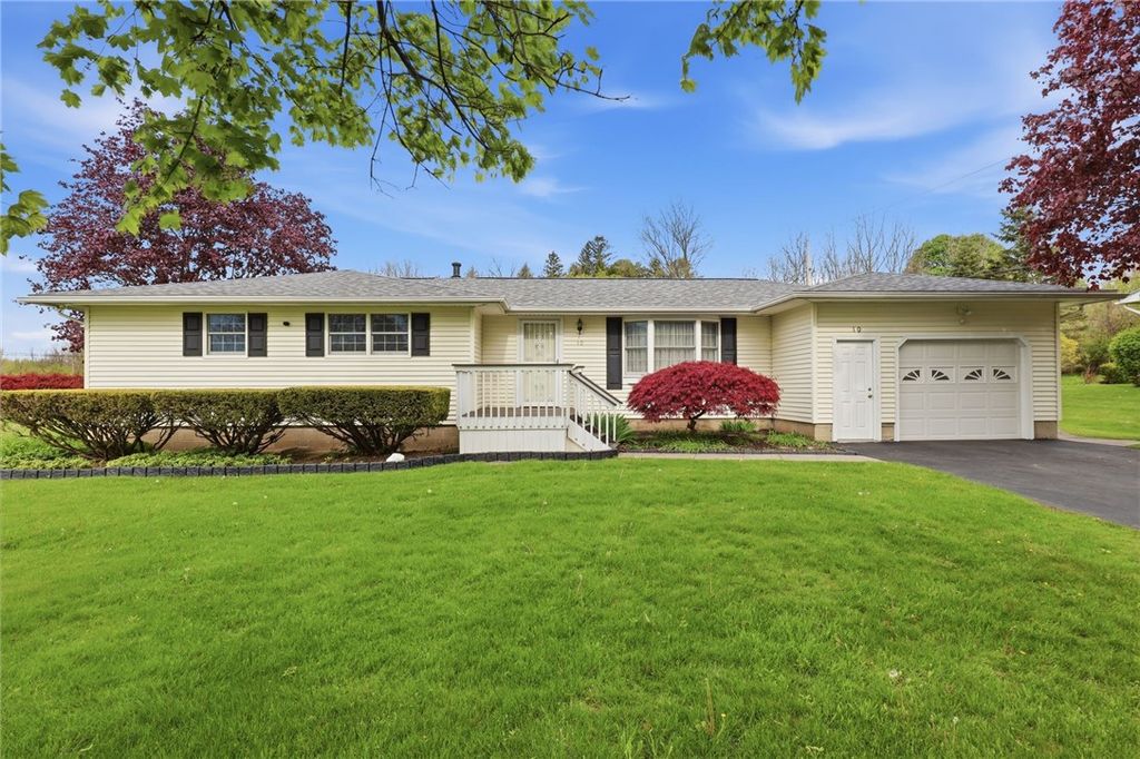 10 Fox Chapel Road, Henrietta, NY 14534