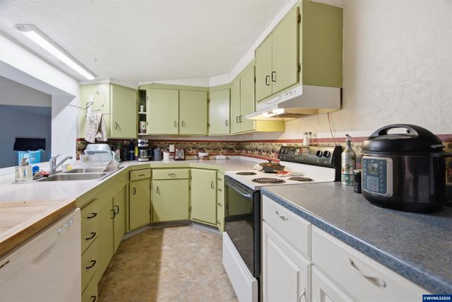 2008 Farmer Rd SE, Jefferson, OR 97352