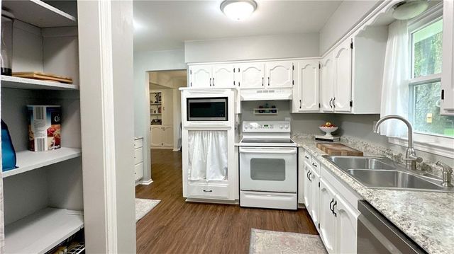 105 Broadway Street, Grain Valley, MO 64029