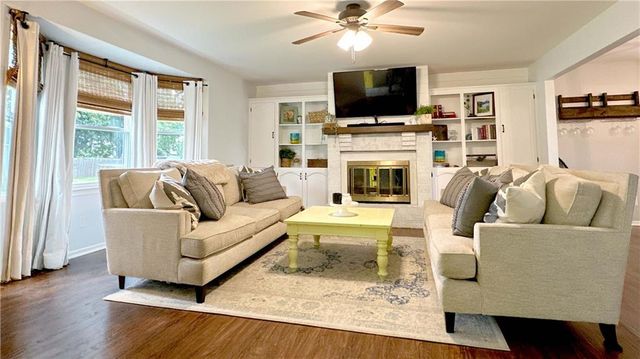 105 Broadway Street, Grain Valley, MO 64029