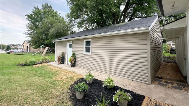 105 Broadway Street, Grain Valley, MO 64029