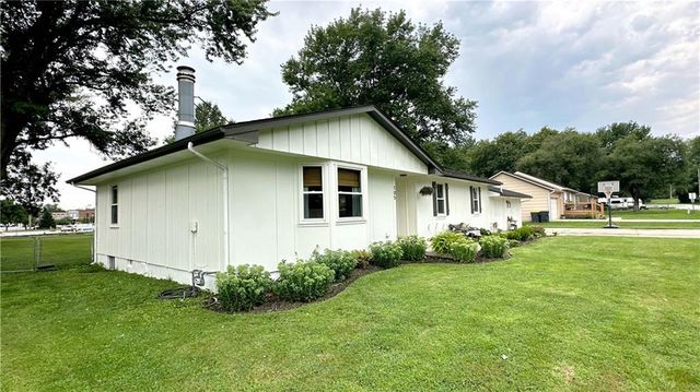 105 Broadway Street, Grain Valley, MO 64029