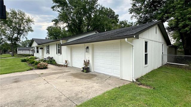 105 Broadway Street, Grain Valley, MO 64029
