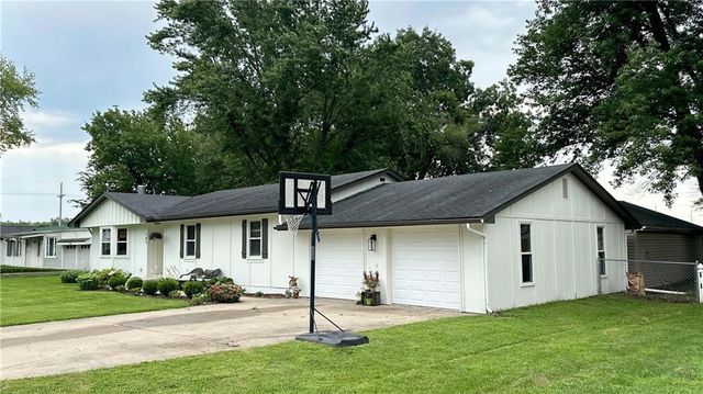 105 Broadway Street, Grain Valley, MO 64029