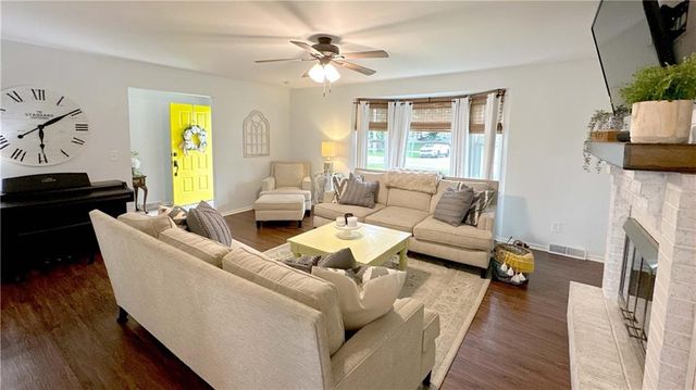 105 Broadway Street, Grain Valley, MO 64029