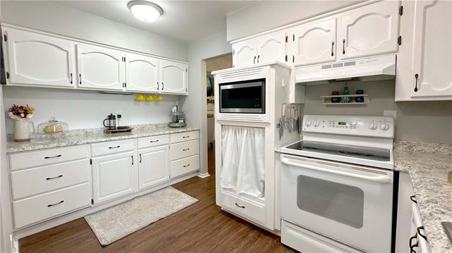 105 Broadway Street, Grain Valley, MO 64029