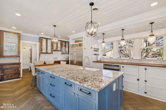 334 University Place, Grosse Pointe, MI 48236