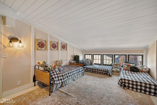 334 University Place, Grosse Pointe, MI 48236