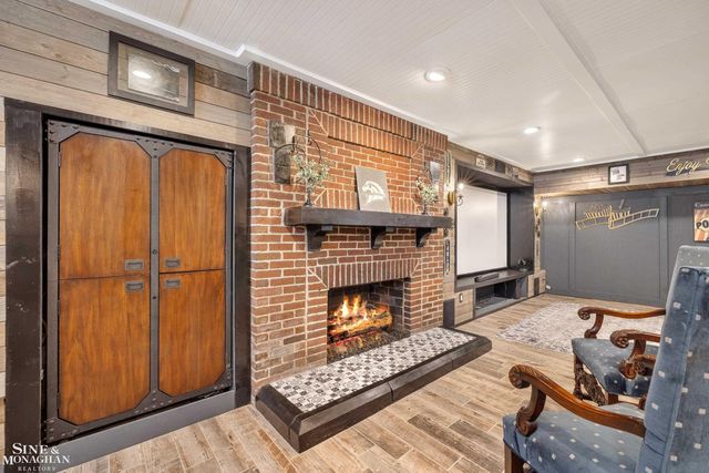 334 University Place, Grosse Pointe, MI 48236