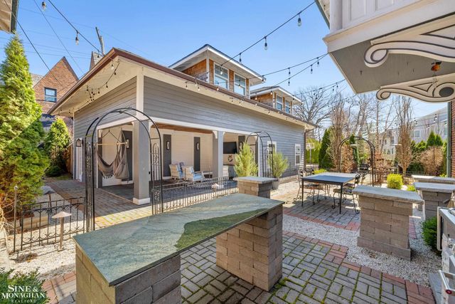 334 University Place, Grosse Pointe, MI 48236