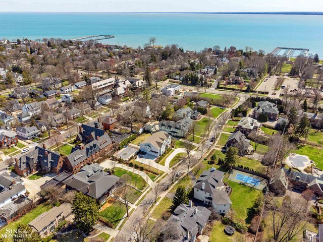 334 University Place, Grosse Pointe, MI 48236