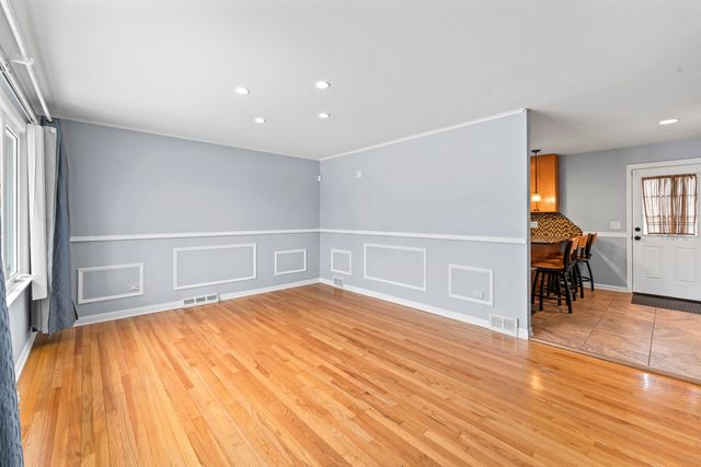 7247 W 112TH Street, Worth, IL 60482