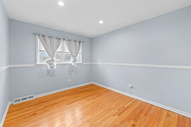 7247 W 112TH Street, Worth, IL 60482