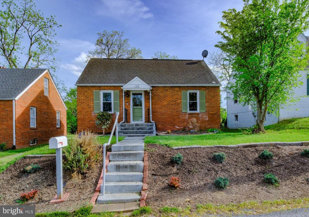 132 W 12TH ST, Front Royal, VA 22630