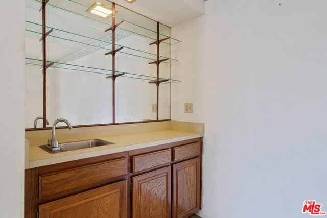 750 S Spaulding Avenue 305, Los Angeles, CA 90036