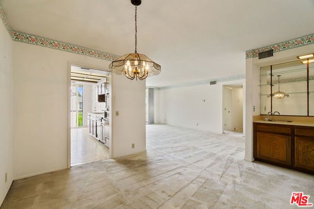 750 S Spaulding Avenue 305, Los Angeles, CA 90036