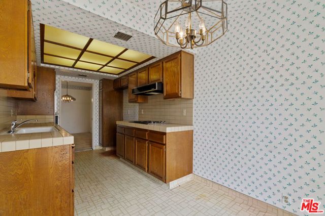 750 S Spaulding Avenue 305, Los Angeles, CA 90036