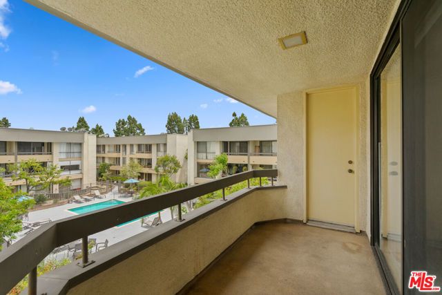 750 S Spaulding Avenue 305, Los Angeles, CA 90036