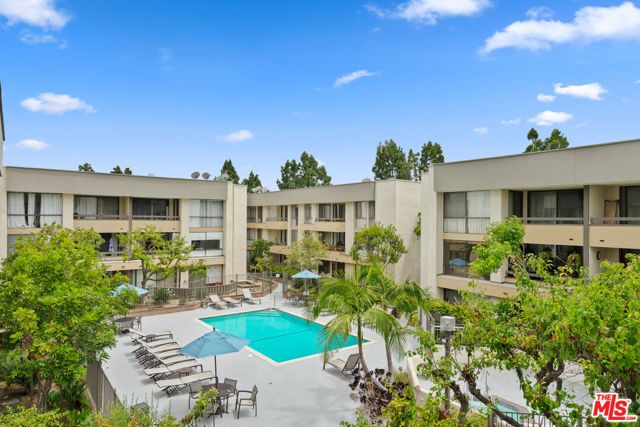 750 S Spaulding Avenue 305, Los Angeles, CA 90036