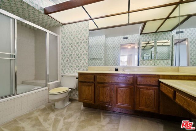 750 S Spaulding Avenue 305, Los Angeles, CA 90036