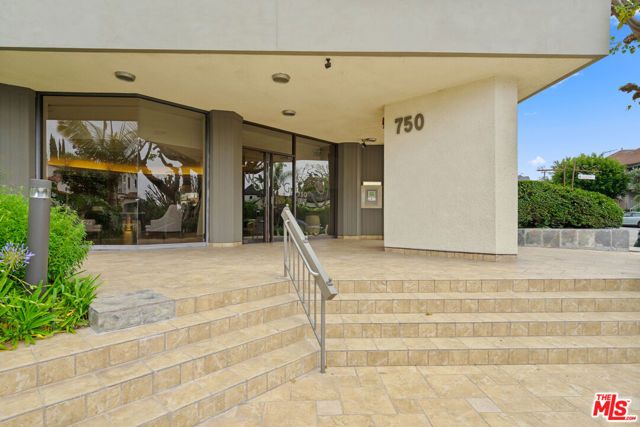 750 S Spaulding Avenue 305, Los Angeles, CA 90036
