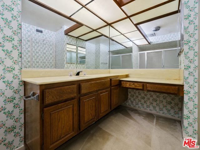 750 S Spaulding Avenue 305, Los Angeles, CA 90036