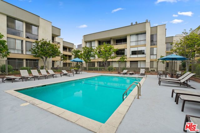 750 S Spaulding Avenue 305, Los Angeles, CA 90036