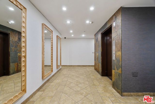 750 S Spaulding Avenue 305, Los Angeles, CA 90036