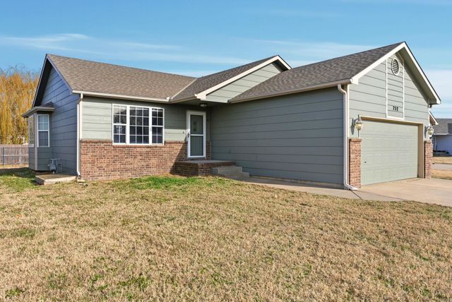 752 E Greenwood Ct, Haysville, KS 67060