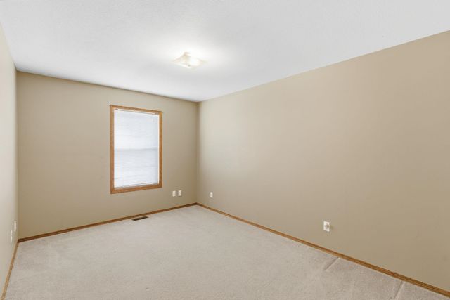 752 E Greenwood Ct, Haysville, KS 67060