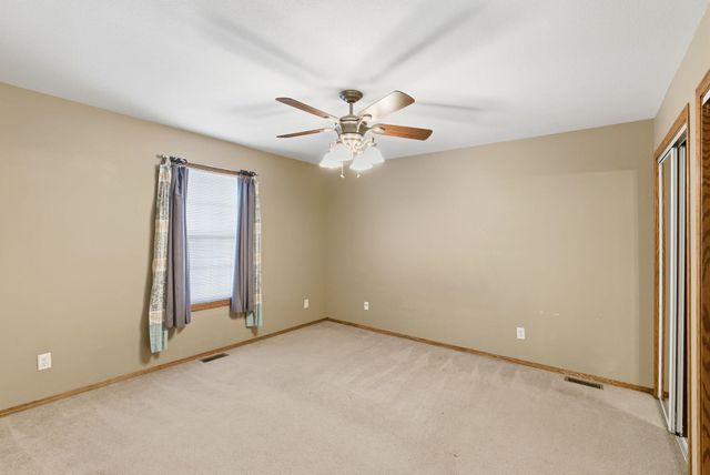 752 E Greenwood Ct, Haysville, KS 67060