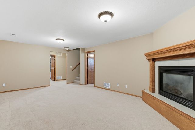 752 E Greenwood Ct, Haysville, KS 67060