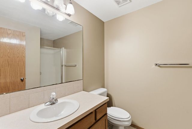 752 E Greenwood Ct, Haysville, KS 67060